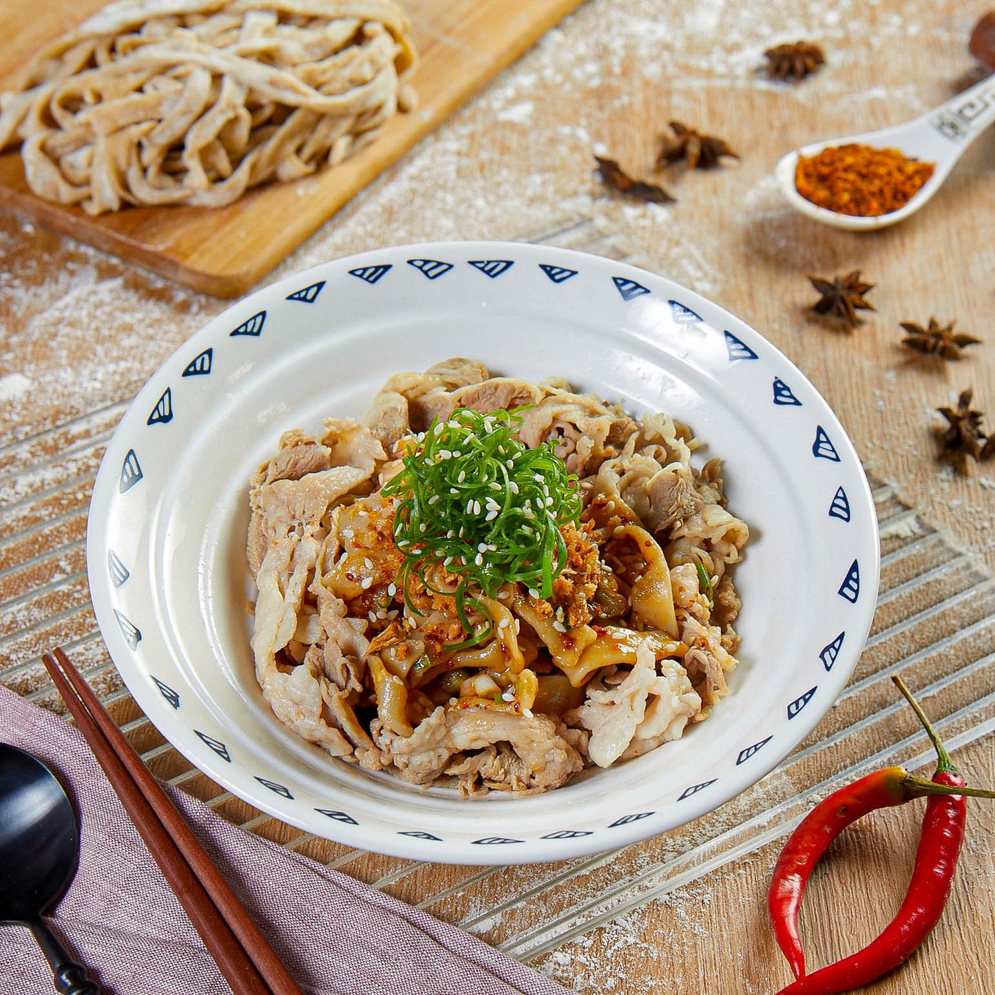 TomMi 肥牛酸辣拌麵 TomMi Sliced Beef Hot & Sour Noodle